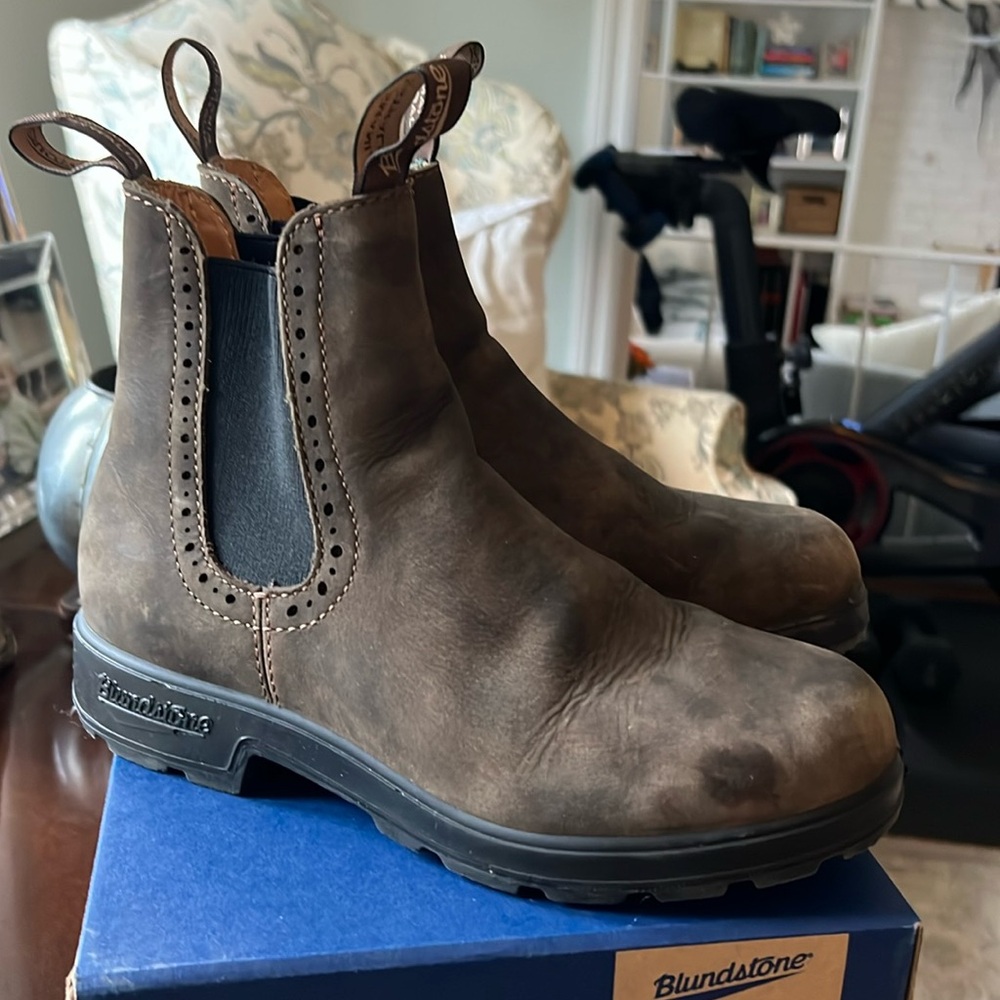 - Women’s Blundstone boots